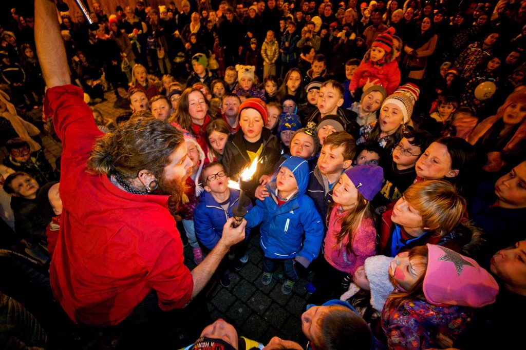 Logy of Logy on Fire Show entertaining the crowds at The Templegate Plaza in Ennis Co Clare during street entertainment to launch Clare - County of Culture 2016.Pic Arthur Ellis.